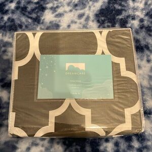 2 - Twin XL fitted Sheet Deep Pocket Sheets